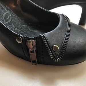 Women’s Black Pumps with ZipperDetailing